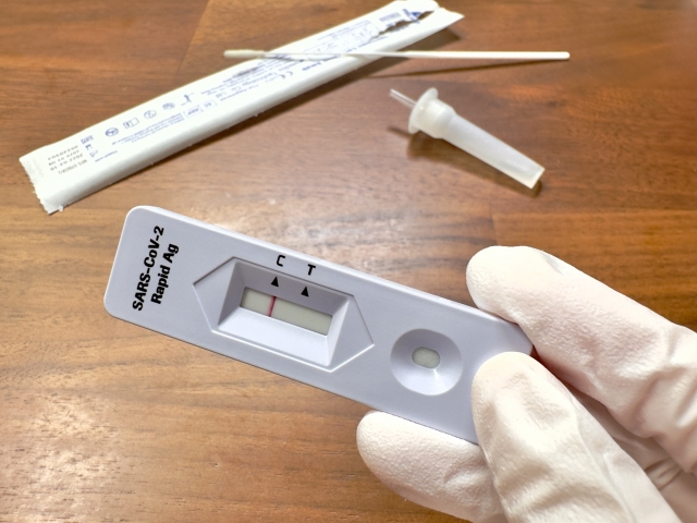 新型コロナウイルス抗原検査キットを無料で手に入れる方法
